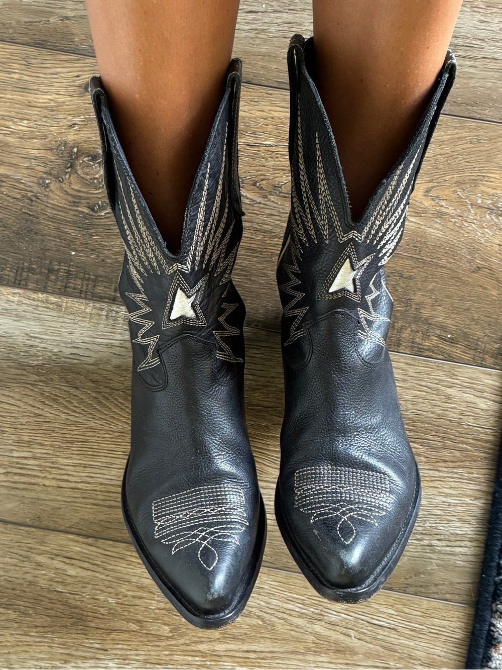 Golden Goose Wish Star 40mm Embroidered Leather Cowboy Boots – Black
Size 39 - Picture 13 of 14